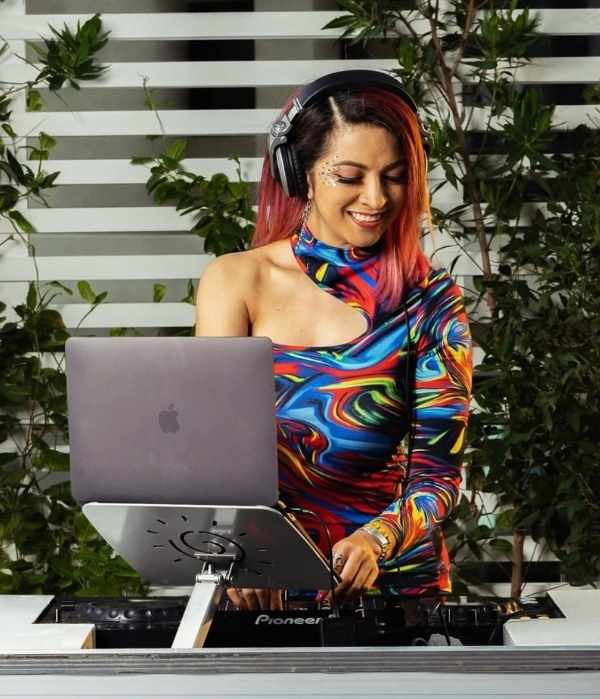 DJ