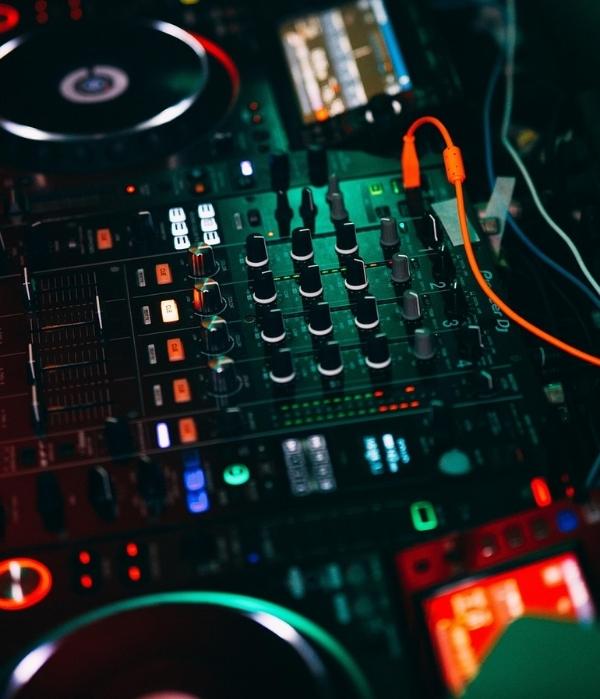 DJ5